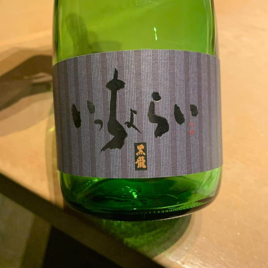 上原浩治さんのインスタグラム写真 - (上原浩治Instagram)「日本酒🍶 最高〜😋😋😆  #黒龍　#いっちょらい　#日本酒 #呑みやすい  @koji19ueharaのフォローを  http://www.koji-uehara.net  #上原浩治の雑談魂の登録を  #Twitter #TeamUehara‬⁩のフォローを」1月22日 18時09分 - koji19uehara