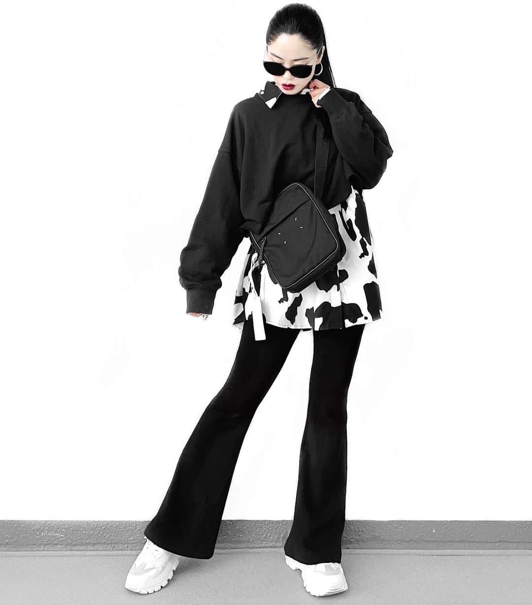 lve_xxxxのインスタグラム：「.﻿ .﻿ 🐮🥛モーモー柄﻿ ﻿  モーモーシャツ！ 牛さん全快で1枚で着ても◎﻿ ﻿ 気になるんだけど、﻿ ちょっと抵抗あるなーって方は﻿ ｼｮｰﾄ丈のTOPSとﾚｲﾔｰﾄﾞして見せると﻿ 着やすいです☺︎﻿ ﻿ 襟が大きめでTOPSから出すと﻿ 可愛い🖤﻿ ﻿ 今週日曜日発売です🐄﻿ @lveu.official ﻿ ﻿ ﻿ 前髪ピッチ硬めてｵｰﾙﾊﾞｯｸにしてみた。 またﾜﾝﾚﾝ出来る様に育毛剤がんばろ😂  －－－－－－－－－－－－－－－－－－﻿ ﻿ その他ｺｰﾃﾞｱｲﾃﾑ詳細は﻿ WEARをご覧くださいませ。﻿ ﻿ WEAR ： lvexxxx ﻿ 💻 https://wear.jp/sp/lvexxxx/﻿ ﻿ ﻿」