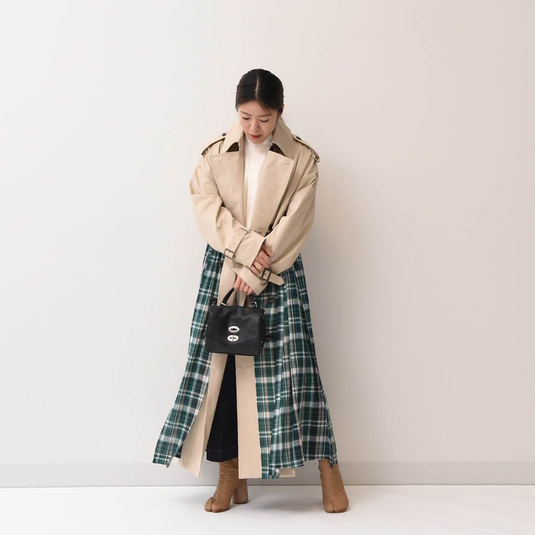 のインスタグラム：「//Styling Room// ストデパパーソナルスタイリストが提案する最旬コーディネートをお届け💁🏻‍♀️💕﻿  ▷Theme 定番コーディネートこそ、ひねりをきかせたアイテムを取り入れて♪  今回は「春の定番コーデに飽きてしまった」「他の方と差をつけたアイテムが欲しい！」という方におすすめのスタイルをご紹介しています。  🔗 今日のストーリーズ、またはハイライトからチェックしてみてください。 /////////////////////////////////////////////////////////////////////////////////////////////// 【FINAL SALE】がスタート🔥🔥🔥 🔗 プロフィールURLからご覧いただけます。  @stripedepartment 👈tap ///////////////////////////////////////////////////////////////////////////////////////////////  #ストデパ_StylingRoom ﻿ #ストデパ #ストライプデパートメント #stripedepartment﻿ #ストデパwomen #パーソナルスタイリスト #womensstyling #スタイリング #コーディネート #コーデ #ファッションコーデ  #最旬スタイル #ootd﻿  #大人コーデ #大人カジュアル」