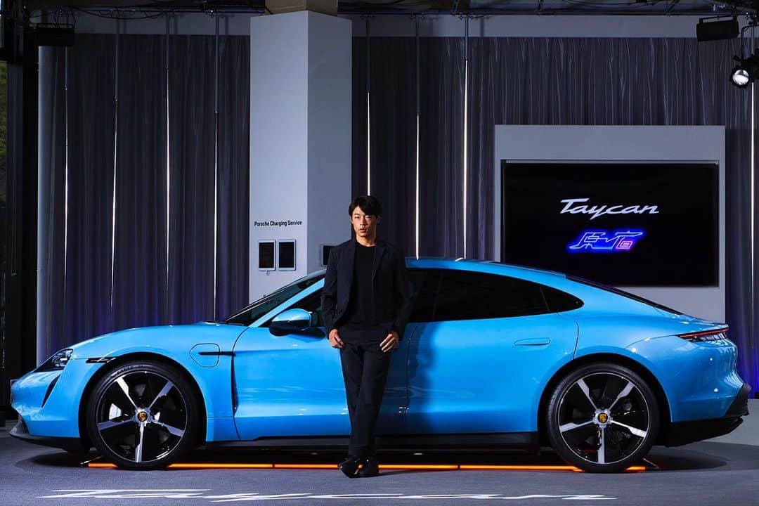 のインスタグラム：「#PORSCHE #Taycan #GQJAPAN」