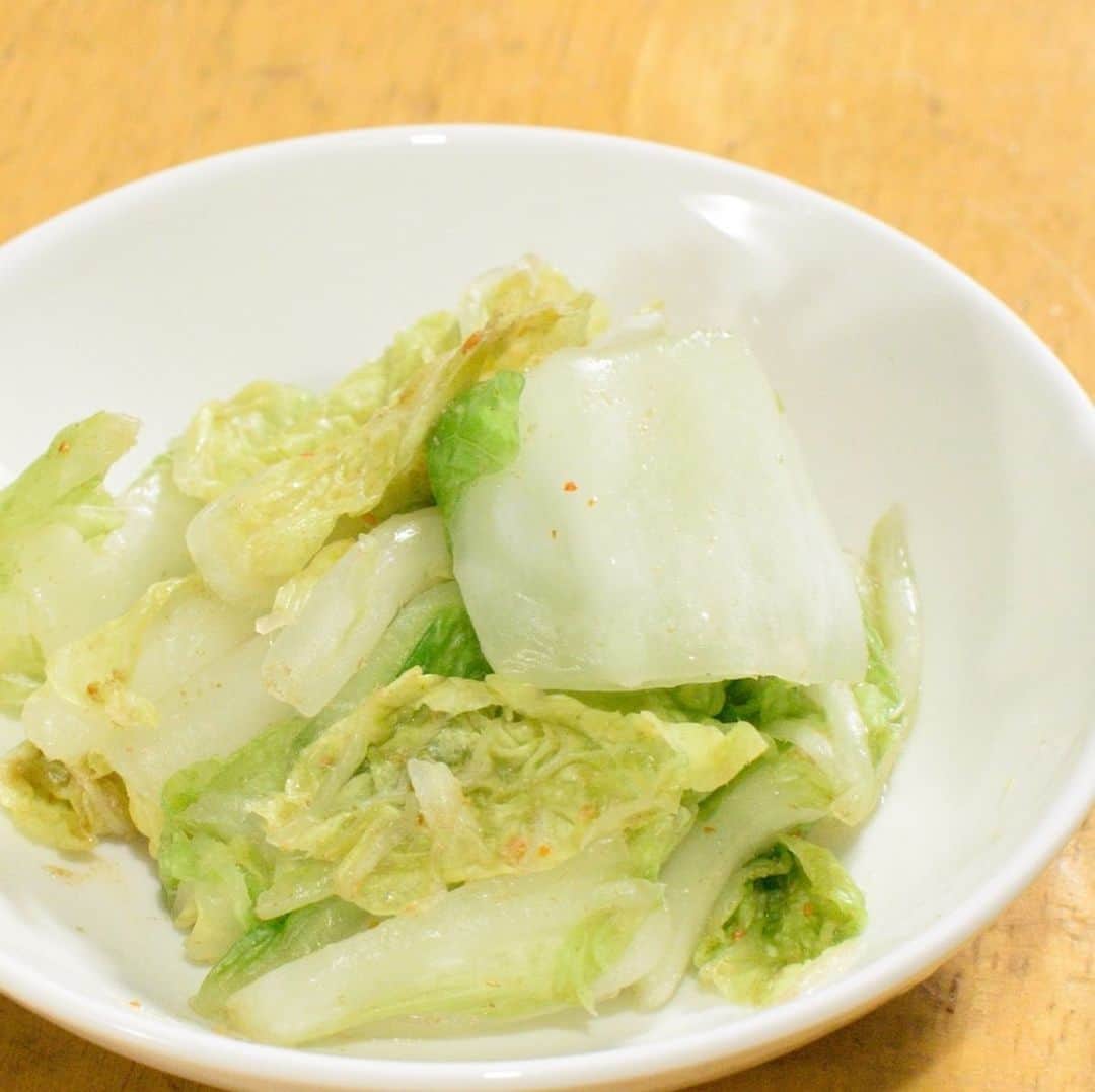 メシ通さんのインスタグラム写真 - (メシ通Instagram)「旬の白菜をコリアンダーとクミンで漬けてみました。 そのままでさっぱり！ チャーハンの具材にも。   旬の白菜をひとひねり「コリアンダー白菜漬け」と「クミン白菜漬け」は超簡単 チャーハンにしてもウマい【オトコ中村】 https://www.hotpepper.jp/mesitsu/entry/otoko-nakamura/2021-00263   #mesitsu #メシ通 #コリアンダー #クミン #白菜 #白菜漬け #スパイス漬け #スパイス漬けもの #スパイス白菜漬け #京都 #レシピブログ #オトコ中村 #easy #delicious #recipe #kyoto #otokonakamura」1月22日 18時19分 - mesitsu