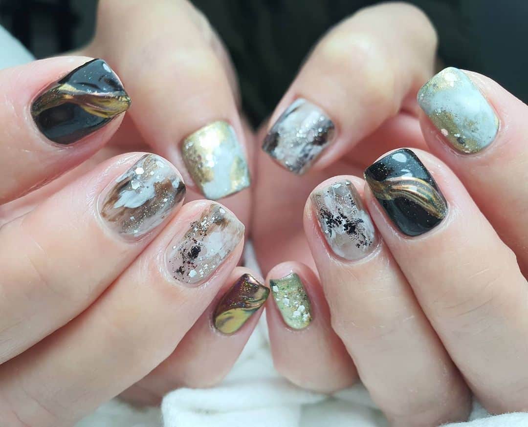Yingのインスタグラム：「I used PREGEL Pale Sesame, Chocolate, Cacao, White, Base White, Black, PREMDOLL B54 and B10. PREANFA Meteor Shower powder in Bronze. Items can be purchased at @nailwonderlandsg 🤗 . Swipe left for design inspo!  . 🛒 www.nailwonderland.com⁣⁣ 📍20A Penhas Road, Singapore 208184⁣⁣ (5 minutes walk from Lavender MRT)⁣⁣ .  I am currently only able to take bookings from my existing pool of customers. If I have slots available for new customers, I will post them on my IG stories. Thank you to everyone who likes my work 🙏 if you need your nails done, please consider booking other artists at @thenailartelier instead ❤  #ネイルデザイン  #ネイルアート #ネイル #ジェルネイル #nailart #네일아트 #pregel #プリジェル #nails #gelnails #sgnails」