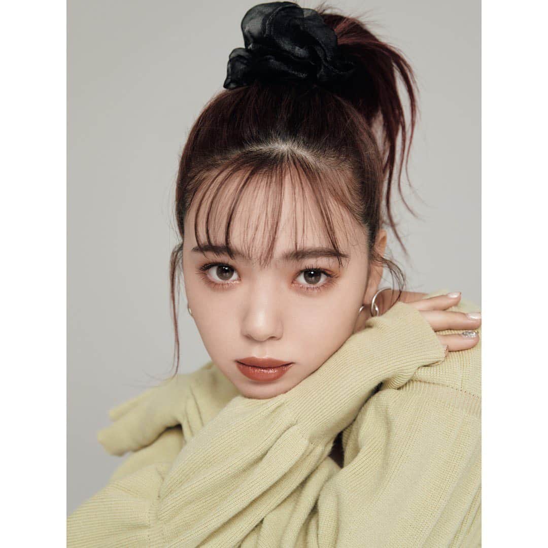 のインスタグラム：「ViViで私の季節メイク連載💄♡ 今回も自分メイクでお届けしています🍫  このメイクのリップは ナッティテラコッタ☺︎  どれも鬼盛れ。ちょこちょこ写真のっけるね♡  メイクの詳細は今月号買ってね＾＾」