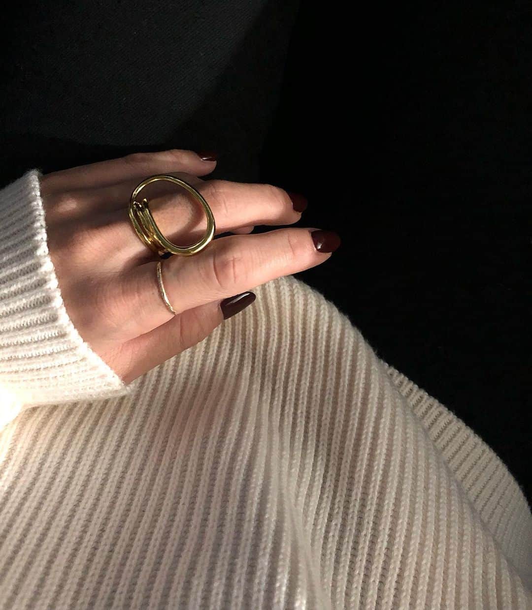 Minamiのインスタグラム：「﻿ ﻿ ﻿ new ring﻿ ネイルのカラーもお気に入り♡﻿ ﻿ ﻿ ﻿」