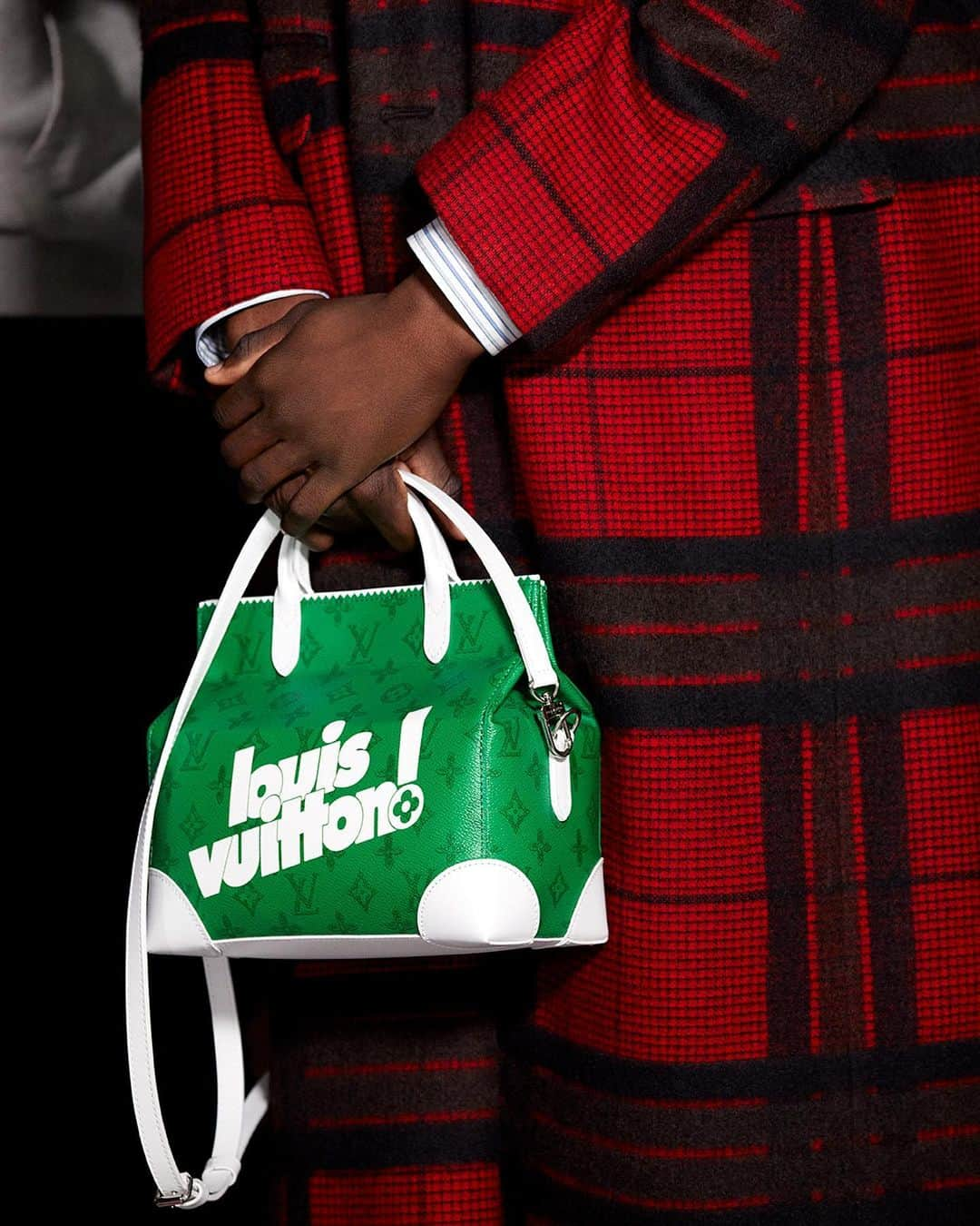 ルイ・ヴィトンさんのインスタグラム写真 - (ルイ・ヴィトンInstagram)「#LVMenFW21 Tourist vs. Purist. @VirgilAbloh defies society’s established cultural structure of outsiders versus insiders in his new #LouisVuitton Men’s Collection. Watch the performance at louisvuitton.com」1月22日 18時27分 - louisvuitton