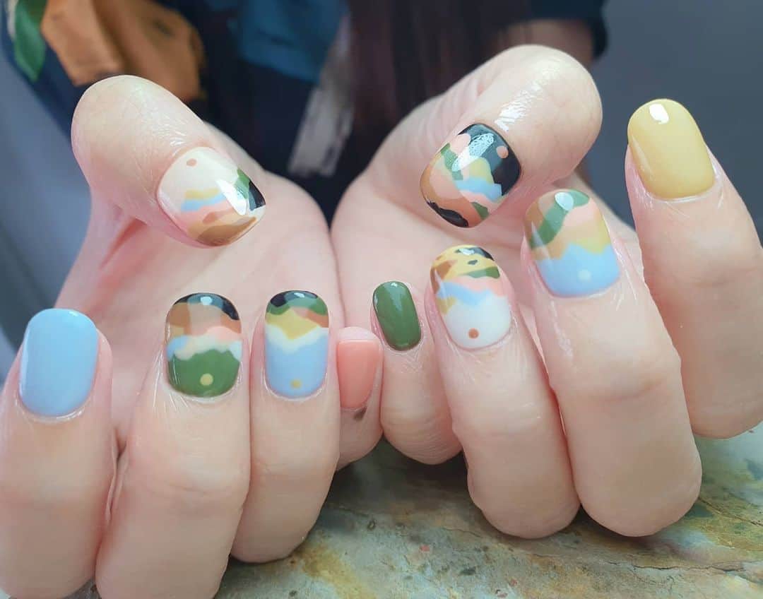 Yingさんのインスタグラム写真 - (YingInstagram)「I used PREGEL Milky Berry, Milk, Khaki, #909, Cacao, #870, PREMDOLL B76. Items can be purchased at @nailwonderlandsg 🤗 . Swipe left for design inspo!  . 🛒 www.nailwonderland.com⁣⁣ 📍20A Penhas Road, Singapore 208184⁣⁣ (5 minutes walk from Lavender MRT)⁣⁣ .  I am currently only able to take bookings from my existing pool of customers. If I have slots available for new customers, I will post them on my IG stories. Thank you to everyone who likes my work 🙏 if you need your nails done, please consider booking other artists at @thenailartelier instead ❤  #ネイルデザイン  #ネイルアート #ネイル #ジェルネイル #nailart #네일아트 #pregel #プリジェル #nails #gelnails #sgnails」1月22日 18時33分 - nailartexpress