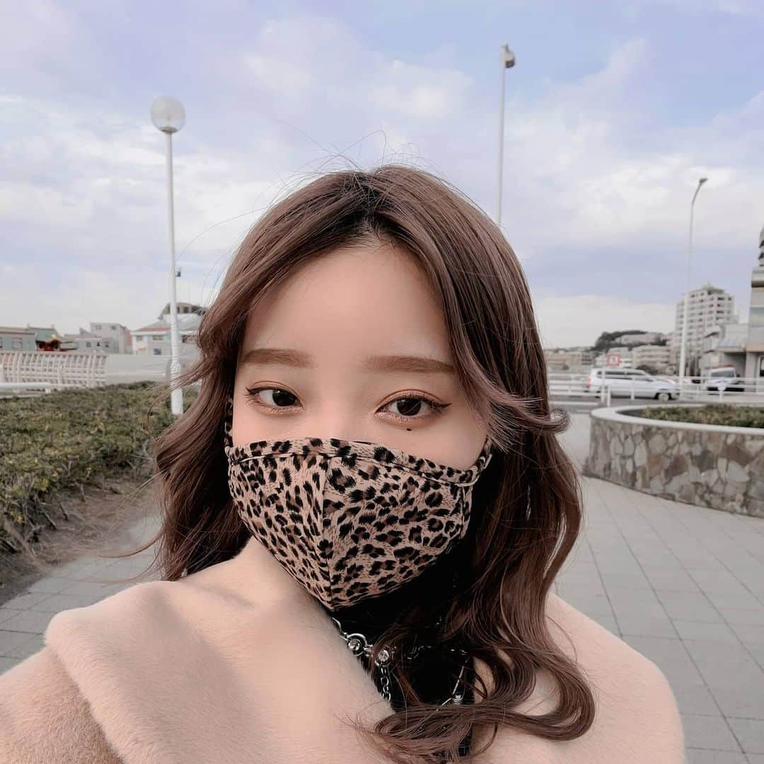 のインスタグラム：「なかよぴ💓と 毎年年始に行ってる江ノ島へ。 今年も仕事頑張るぞ！って言ってきました🤔」