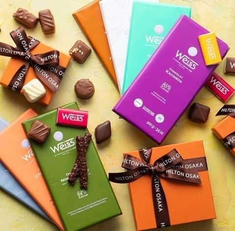 ヒルトン大阪 Hilton Osakaさんのインスタグラム写真 - (ヒルトン大阪 Hilton OsakaInstagram)「#バレンタインチョコレート はホテルでゆっくりとお選びください。世界中のチョコレートファンに愛されつづけるフランスの高級ショコラメゾンWeiss（ヴェイス）のボンボンショコラやカラフルなタブレットチョコを #MYPLACE にてどうぞ。　﻿ ﻿ Weiss chocolate selection is available for your sweet Valetine's Day gift at MYPLACE cafe and bar.﻿ ﻿ 詳細はこちらより▶ @hiltonosaka﻿ ﻿ #ヒルトン大阪 #ヒルトンホテル #チョコレート #梅田カフェ #マイプレイス　#フランス　#大阪カフェ #バレンタイン ﻿ #HiltonOsaka　#Chocolate #strawberry #MYPLACE #Osakacaffe #Umeda」1月22日 18時45分 - hiltonosaka