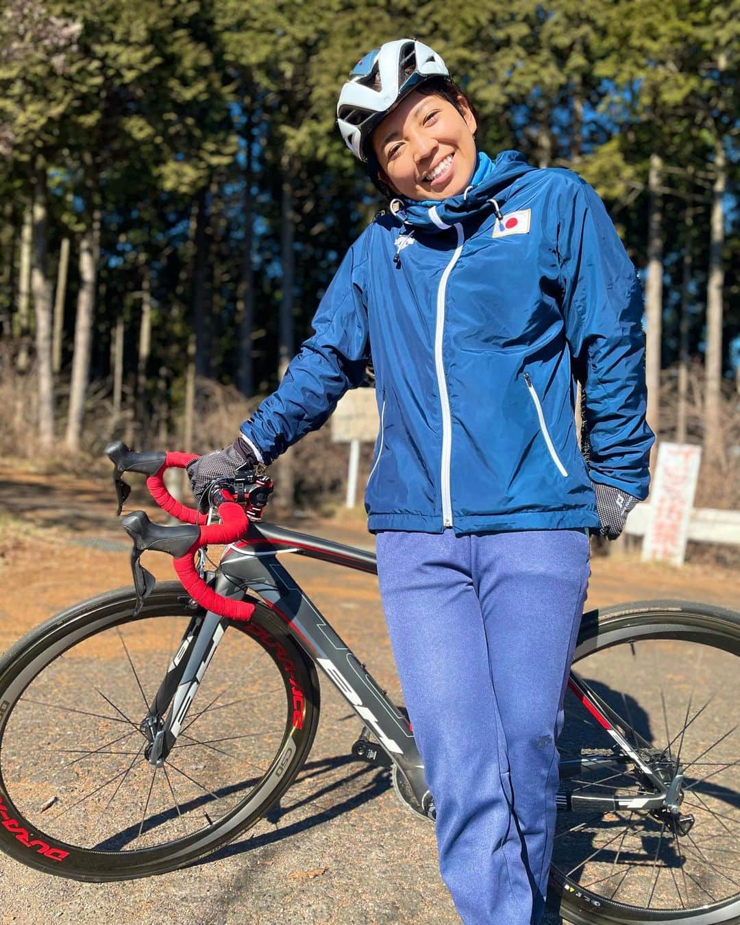 矢澤亜季さんのインスタグラム写真 - (矢澤亜季Instagram)「*冬の山トレは下りが激さむっ🚵‍♀️💨 . . . 🥶🥶🥶 #カヌー #スラローム #アスリート #女子アスリート #トレーニング #トレーニング女子 #ロードバイク #ロードバイク女子 #自転車  #自転車女子 #釣りガール #トレーニングウェア #デサント #canoe #slalom #athlete #training #roadbike #bh  #mountain #nature #love」1月22日 18時45分 - aki.yazawa