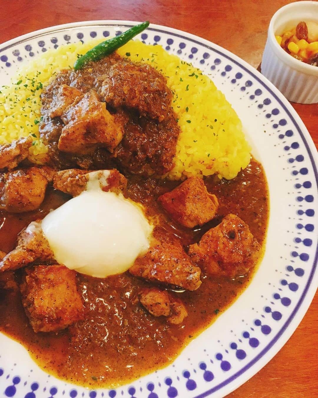 小林海青のインスタグラム：「今日はカレーライスの日なんだって〜。 コロナ収まったらまた行きたいところ。 マボロシのカレー🍛 相模原のお店です。 本当に本当に美味しいのでぜひ😋 . #相模原グルメ  #マボロシ  #ふらっと行くと大抵売り切れ  #カレーライスの日  #飯テロ  #海青カメラ」