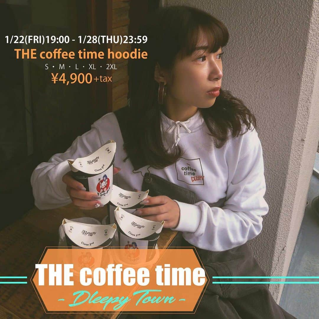 米田紗英さんのインスタグラム写真 - (米田紗英Instagram)「【THE coffee time×DleepyTown 限定コラボパーカー☕️】﻿ ﻿ コーヒーと美味しいベイクドグッズが人気のカフェTHEcoffeetimeとDleepyTownがコラボアイテムが登場👏🏻﻿ ﻿ コラボ限定ホワイトパーカーを1週間限定で販売いたします！﻿ ﻿ ﻿ ﻿ ◀︎ 販売期間 ▶︎﻿ ﻿ 2020年1月22日（金）19:00 - 1月28日（木）23:59﻿ ﻿ ﻿ ◀︎ 限定アイテム ▶︎﻿ ﻿ 【THE coffee time コラボ】THE coffee time コラボパーカー　4900円（＋tax）﻿ ﻿ ﻿ ﻿ ◀︎ デザイン ▶︎﻿ ﻿ THEcoffeetimeのロゴにDLEEPYのセンターロゴがおしゃれなホワイトパーカーで、バックにはTHEcoffeetimeの看板娘がDleepyTownのお洋服を着たオリジナルイラストで登場☕️🤍﻿ ﻿ オーバーサイズでカジュアルに着ていただくのがおすすめで、ホワイトパーカーなのでどんなボトムスにも着回し力抜群です！👍🏻﻿ ﻿ このパーカーを着てお店でまろやかで飲みやすいコーヒー味わってみてね！😌﻿ ﻿ ﻿ ﻿ ◀︎ サイズ ▶︎﻿ ﻿ ユニセックスのS・M・L・XLの4サイズ展開です。﻿ ﻿ モデル：157 cm﻿ モデル着用サイズ：L﻿ ﻿ ﻿ ﻿ ◀︎ カラー ▶︎﻿ ﻿ ホワイト﻿ ﻿ ﻿ ﻿ #ホワイトパーカー #THEcoffeetime #パーカー #パーカーコーデ #dleepytown #ドリーピータウン﻿ ﻿」1月22日 19時00分 - dleepytown_official