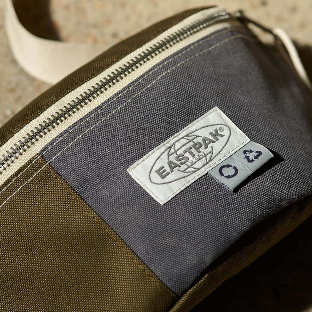 イーストパックのインスタグラム：「Crafted from durable surplus fabrics that are built to last, each bag in our SR+ collection is covered by our thirty-year warranty #sustainable #recycled #sustainablefashion #builttoresist #eastpak」