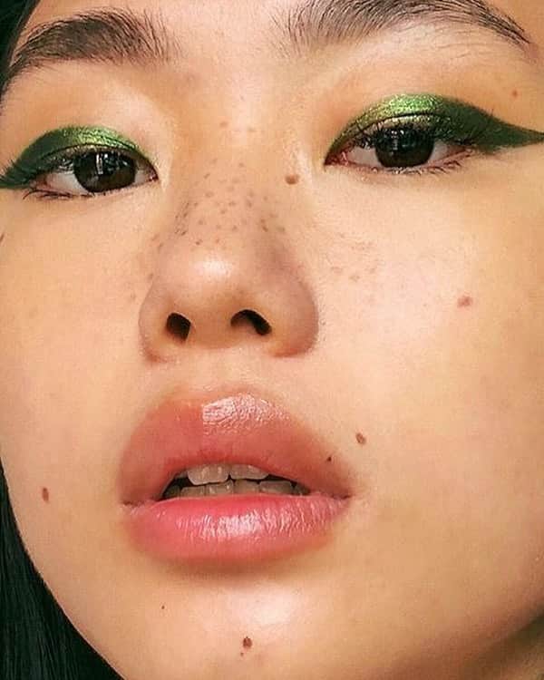アリスマッコールのインスタグラム：「Green goddess @kickiyangz 🕊 #aliceMcCALL」