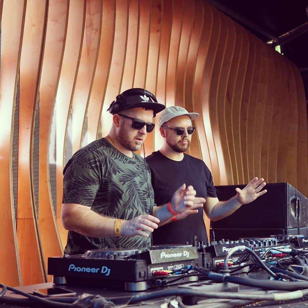 ジ・アストン・シャッフルのインスタグラム：「🤗 If it’s Friday where you are, our remix of @torrenfoot’s More Life is out now! Swipe for a taste, hit the bio link for the full bouncy bassy main meal!」