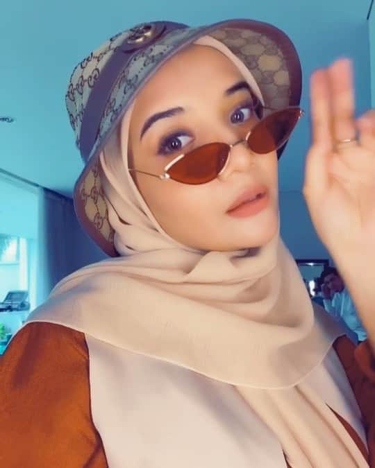 Zaskia Sungkarのインスタグラム：「Dah lama gak bikin tiktok mulai engap 🤣🐛」
