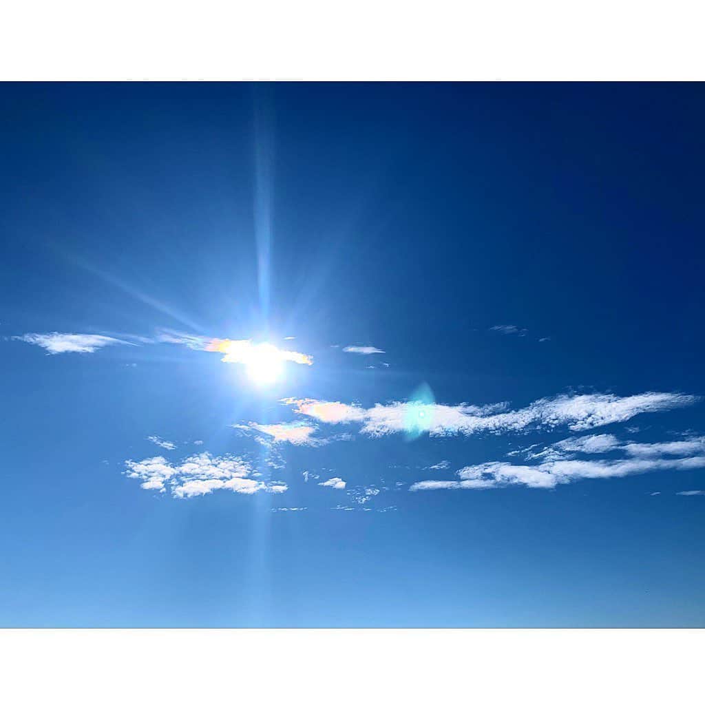 七瀬遥のインスタグラム：「おはようございます🤗 今日もいいお天気〜☀️☀️☀️🌈 昨日も新たな気付きがあり✨✨ とっても充実した一日でした😊🍀 今日も素敵な1日をお過ごし下さい☺️💖  #おはようございます#お天気#彩雲#気持ちいい#素敵#平和#愛#感謝#笑顔#fun#sky#beautiful#good#friend#happy#love#happiness#good#smile#tokyo#japan」
