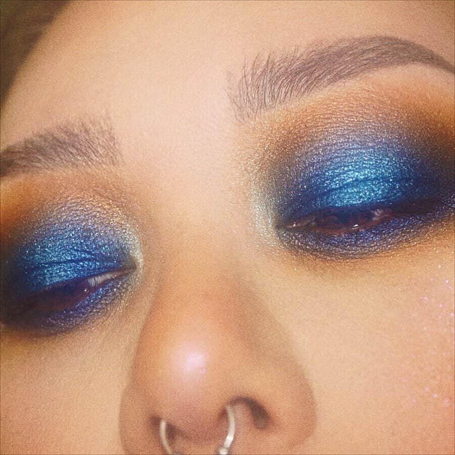 Sayaka Obaraのインスタグラム：「💙💙💙 @meltcosmetics #meltblueprint palette & #meltrust palette, #meltneptune eyeliner. @benefitcosmetics brow setter & @urglam_official brow pencil. . . #meltcosmetics #benefit #urglam」