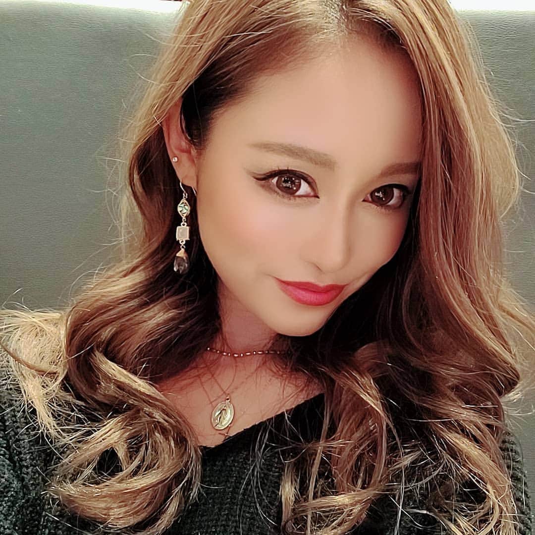 桐嶋りののインスタグラム：「. . Good morning :-) . かんなちゃんが作ってくれたピアス可愛い～♡︎. . .」