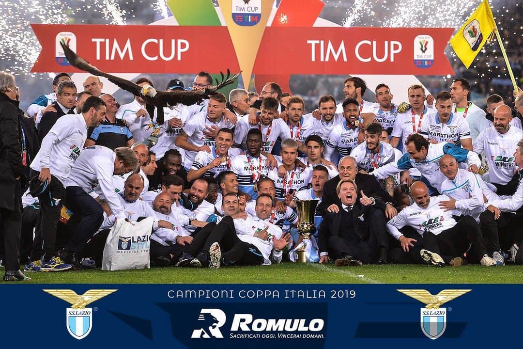 ロムロ・ソウザ・オレステス・カルデイラのインスタグラム：「🏆 Coppa Italia . @official_sslazio #CoppaItalia #sslazio #lazio @coppaitaliaufficiale #Romulo」
