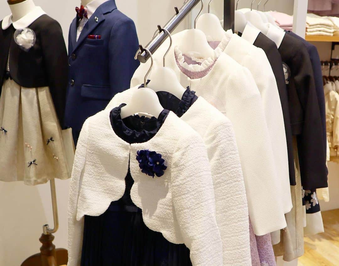 LECT レクトさんのインスタグラム写真 - (LECT レクトInstagram)「お子様の晴れ舞台。 2階プティマインではオケージョンアイテムを取り揃えております。  #lect #レクト #petitmain #キッズファッション #オケージョン #セレモニー #子供服 #習い事 #入園式 #卒園式 #広島ママ# #ショッピングモール #広島市」1月22日 10時57分 - lect_hiroshima
