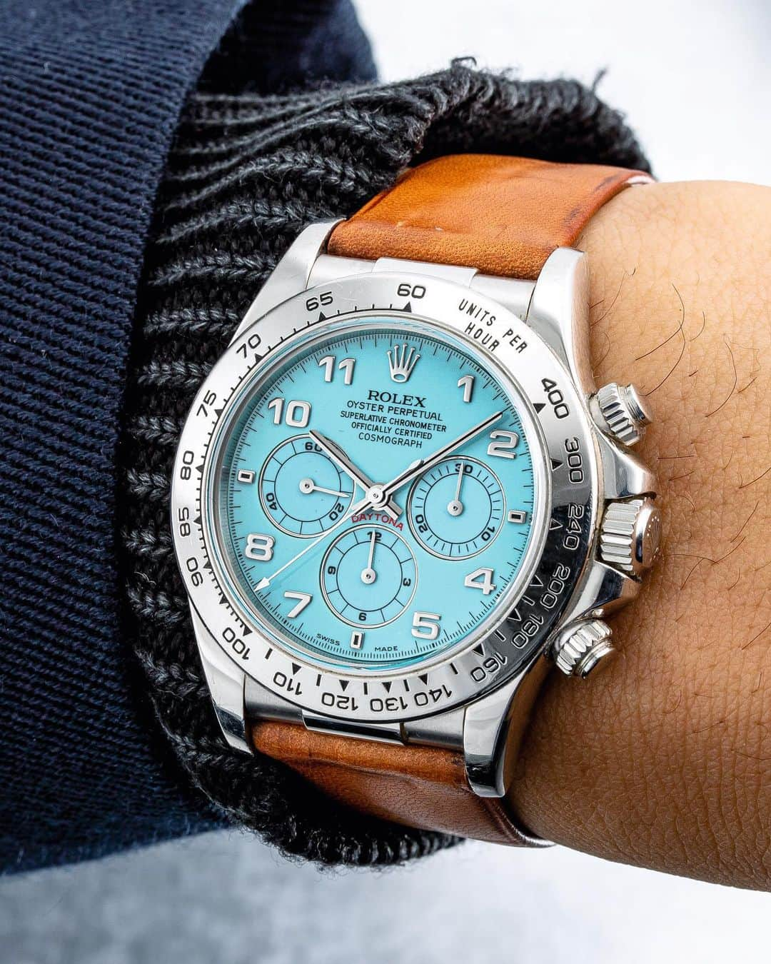 サザビーズさんのインスタグラム写真 - (サザビーズInstagram)「A Stella dial for a stellar debut to 2021! 💙 This possibly unique Rolex platinum Zenith Daytona reference 16516 fitted with Tiffany blue lacquer stella dial will star in our first live sale of the year in Hong Kong in April.   This is the third platinum example with unique dial offered by Sothebys in Hong Kong and was previously unknown and published anywhere in literature. Extremely rare Rolex Daytona have become some of the most coveted watches on the market. Only handful of platinum examples were made, each watch fitted with a unique and highly sought-after dial. A model with a lapiz Lazuli dial soared to US$3.3m last year, making it one of the most expensive Rolex Daytona ever sold.   The watch is estimated at HK$4-8m/ US$513k – 1m.   Consign with us for this exciting season! Click the link in bio for more info.   #SothebysWatches #TiffanyBlue @Rolex @SothebysWatches」1月22日 11時00分 - sothebys