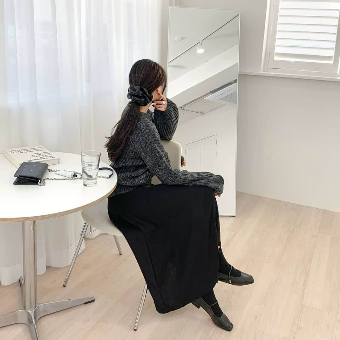 のインスタグラム：「フェミニンムードたっぷりなロングスカート💓 フレアなシルエットが女性らしくコットン100%の素材で着用まで完璧です❣ -  #スカート #フレア #フェミニン #コットン」