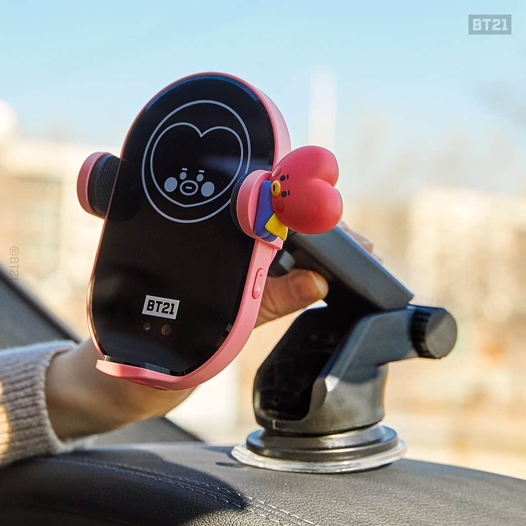 BT21 Stars of tomorrow, UNIVERSTAR!さんのインスタグラム写真 - (BT21 Stars of tomorrow, UNIVERSTAR!Instagram)「Need a hand with that? Give it to us. ❤️ ⠀ BT21 Charger Collection ⠀ 📚Swivles to horizontal, vertical angles 🚗Enjoy High-speed charging in your vehicle 🚗Glowing LED & BT21 figurine is all the cuteness you need ⠀ [Korea] Shop now > Link in bio ⠀ [Global] Coming Soon > Link in bio ⠀ #BT21 #wirelesscharger #deskcharger #automobilecharger」1月22日 11時01分 - bt21_official