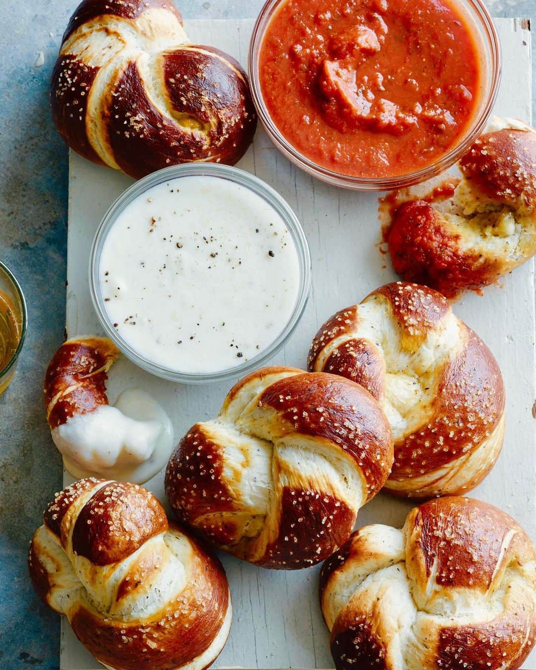 Gaby Dalkinのインスタグラム：「This is what happens when my dad is in town: homemade bread, homemade pretzels, homemade cookies aka ALL THE CARBS! He’s taking his new grandpa role V seriously and making pretzels tonight with a cheesy dipping sauce + marinara! HERE FOR IT https://whatsgabycooking.com/parmesan-pretzel-knots/」