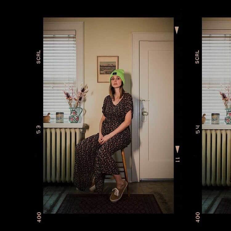 シービーズのインスタグラム：「Sweet self-portraits featuring @kierandarcyphoto in her Legend Platforms.  Be sure to keep an eye out - we’ve got some exciting new platform styles coming soon for spring...💫  #showupinseavees」
