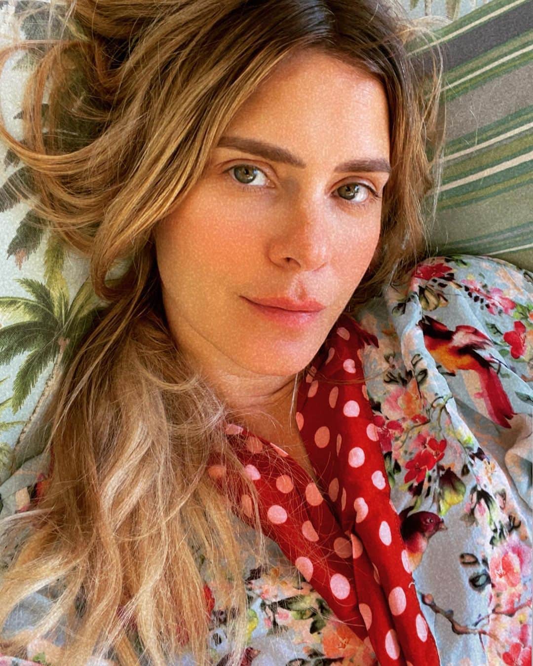 カロライナディークマンのインスタグラム：「dia 21  ano 21 século 21  hora 21:21 e meu coração bate desde sempre 21...  (é só botar o zero na frente q a ligação cai bem aqui 👉🏽❤️👈🏽) agora,  se não funcionar,  escreve no insta mesmo...」