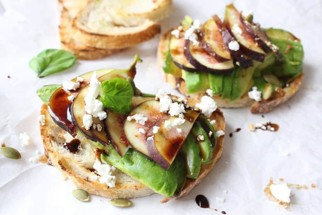 Archana's Kitchenさんのインスタグラム写真 - (Archana's KitchenInstagram)「Smashed or sliced Avocados on toast is an easy and delicious breakfast fix. Avocado on Toast with Fresh Figs and Balsamic Reduction has a smooth, silky and rich texture to it and makes for a great snack too. This version has sliced fresh figs, feta and balsamic reduction on a bed of sliced avocado. Get the recipe from the smart.bio link in my profile @archanaskitchen . . . . . . #recipes #easyrecipes #breakfast #Indianbreakfast #archanaskitchen #healthyeating #highprotein #breakfastclub #dosa #dosarecipes #dosabatter #ragi #ragidosa #mysoremasaladosa #homemadefood #eatfit #cooking #food #healthyrecipes #foodphotography #recipeoftheday #comfortfood #deliciousfood #delicious #instayum」1月22日 11時30分 - archanaskitchen