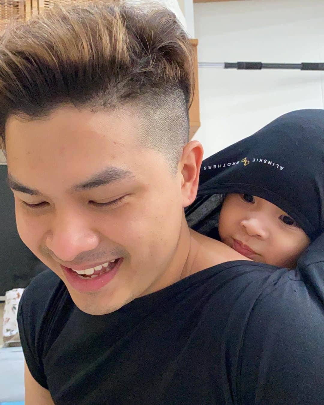 チェルシー・オリビアのインスタグラム：「Punya suami yg sabar,banyak akal untuk menghibur istri dan anak anak dan juga sumbu marahnya panjang (alias jarang sekali marah,marah kl anaknya emang udh harus di tegasin dan disiplin) @glennalinskie 💕」
