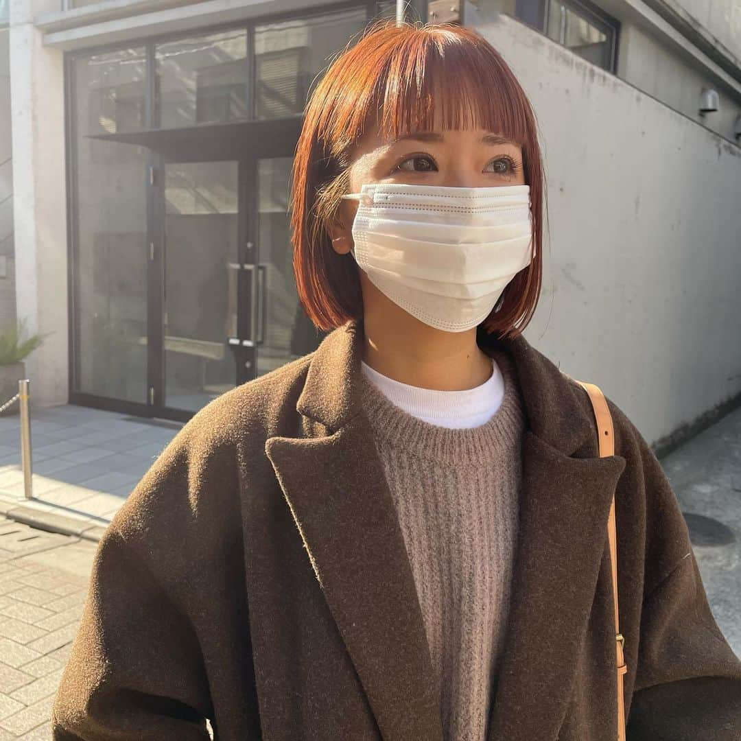 Aya（高本彩）さんのインスタグラム写真 - (Aya（高本彩）Instagram)「前髪きったにょー🧸 私髪の毛はいつも @achi1029 にお任せ。カラーもカットも。 イメチェンしたい方や迷ってる方は彼女にお任せを💇‍♀️ 必ず可愛くお洒落にしてくれます✌️  お洒落な美容院や初めての美容院緊張してしまう方（私がめちゃくちゃそう）amiliは本当にアットホームでお家でカットしてるような気持ちになります☺️  東京でヘアチェンジするときは是非achiマジックにかかってみてくださいなっ！  #achi#amili#オン眉#お任せカット#アプリコットカラー🍊」1月22日 11時49分 - aya_dream04