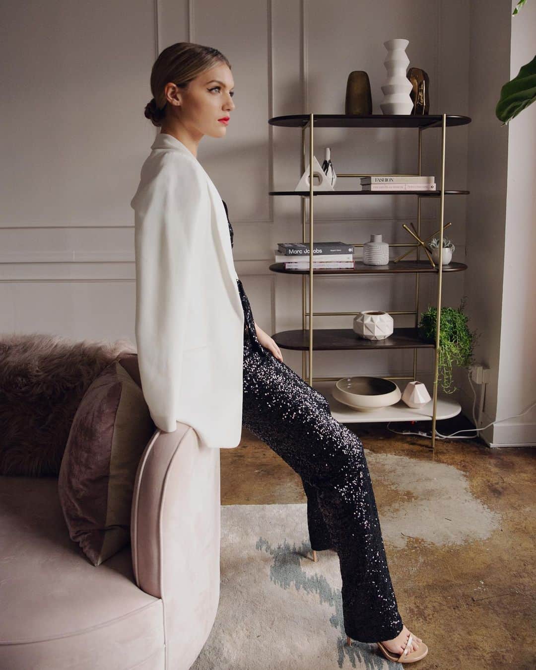 ブラックハローのインスタグラム：「Hugo Blazer for every occasion // Our best selling Hugo Blazer is perfect for anything from working from home to happy hour with friends! // #BHSTYLE」
