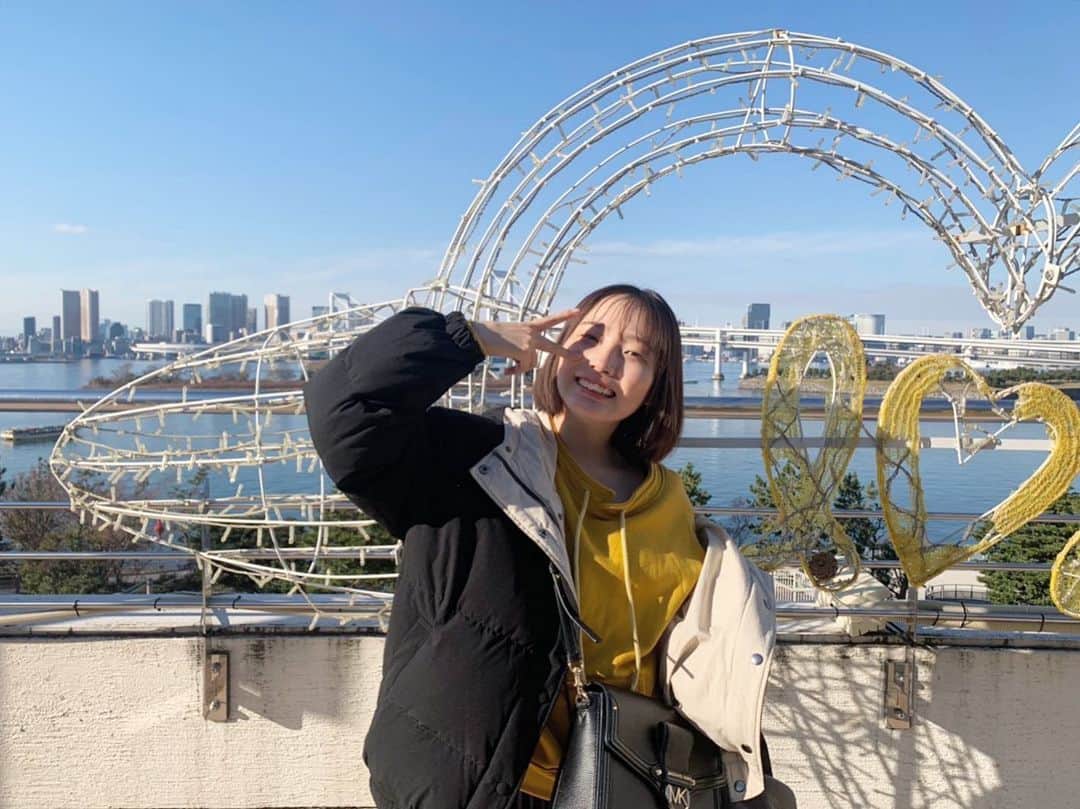 宮本侑芽のインスタグラム：「私事ではありますが、 1月22日！今日で24歳を迎えました！  わーい！ なんだか23から24って大人〜。 （毎年言ってる）  いつまでも子供心を忘れずに 丁寧に。お仕事頑張っていきたいです。  写真は... 「23回目のサマーナイト」MVを参照あれ。 テンション上がって真似しちゃいました。 失礼いたしました🥺 （大興奮で洋服ぼろぼろやんけ！）  余程楽しかったのか いい笑顔な気がするので許してくださいなっ。  24歳もよろしくお願いします！  #宮本侑芽」