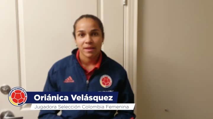 サッカー コロンビア代表チームのインスタグラム：「¡Listas y concentradas!  @orivelasquez nos cuenta como está la Selección Femenina para el partido de mañana 🆚 🇺🇸 @uswnt   #VamosColombia 🇨🇴  ⏰7:00 p.m. 📺@GolCaracol HD2」
