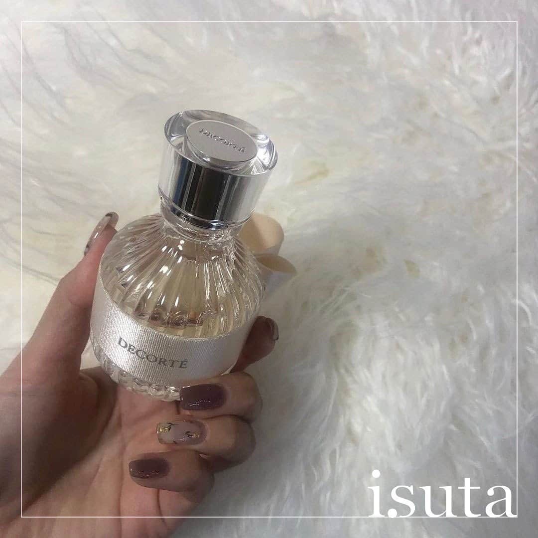 isutaさんのインスタグラム写真 - (isutaInstagram)「いい香りすぎると話題！﻿ 「コスメデコルテ」の香水はもうGETした？﻿ ﻿ ﻿ 香水が苦手...という方でも使いやすい！﻿ 天然香料を使用した優しい香りを楽しめるコスメデコルテの香水。﻿ ﻿ ﻿ 4つの異なる香りで日本らしさを表現している、フレグランスシリーズの魅力をたっぷりご紹介します！﻿ ﻿ ﻿ 気になる詳細は、 @isuta_jp トップのURLから記事をチェックしてね。﻿ ﻿ ﻿ photo by﻿ @tukudani1205﻿ @ragcie_minami﻿ @mika_cinnamon﻿ @o7_mai﻿ @cocorun_aimu﻿ @chico_ai10﻿ ﻿ ﻿ #isuta #イスタ #isuta_fashion﻿ #isutapic #コスメデコルテ #cosmedecorte﻿ #KIMONO #KIHIN #RIN #URARA #YUI﻿ #キモノウララ #キモノユイ #キモノキヒン﻿ #キモノリン #キモノオードトワレ #コスデコ﻿ #香水好き #デパコス #リボン﻿ #香り #香水 #フレグランス #オードトワレ﻿ #美容好きな人と繋がりたい #コスメ﻿ #お洒落な人と繋がりたい #コスメ好き﻿ #おしゃれさんと繋がりたい」1月22日 12時18分 - isuta_jp