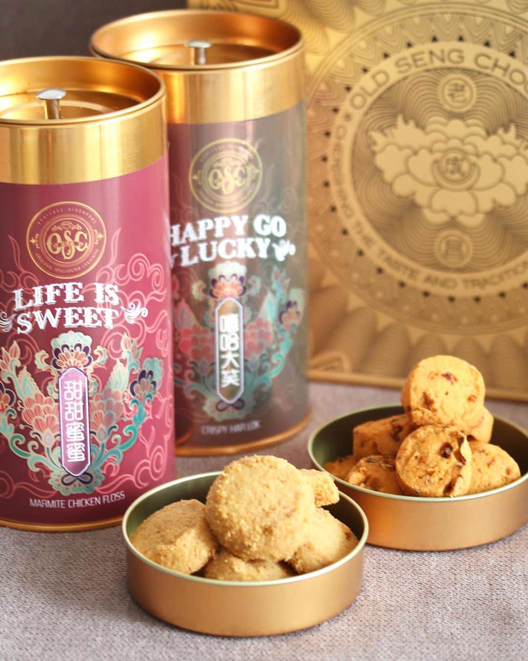 Li Tian の雑貨屋のインスタグラム：「First time having Marmite Chicken Floss cookies and Crispy Har Lok cookies which are new flavors from @oldsengchoong ! These savoury cookies have a unique aroma and are definitely some interesting additions to your troop of CNY goodies at home. Most of all, the luxe packaging makes it very presentable and suitable as 🎁!   Of course not to forget the charcoal bak kwa pineapple tarts which make its return again this year! All goodies are available in stores or online   • • #singapore #desserts #igersjp #yummy #love #sgfood #foodporn #igsg #ケーキ  #instafood #gourmet #beautifulcuisines #onthetable #cakesofinstagram #cafe #sgeats #f52grams #bake #sgcakes #bread #feedfeed #pastry #foodsg #cake #cny #sgbakes #sgblogger #sgblog #sgcookies #pineappletarts」