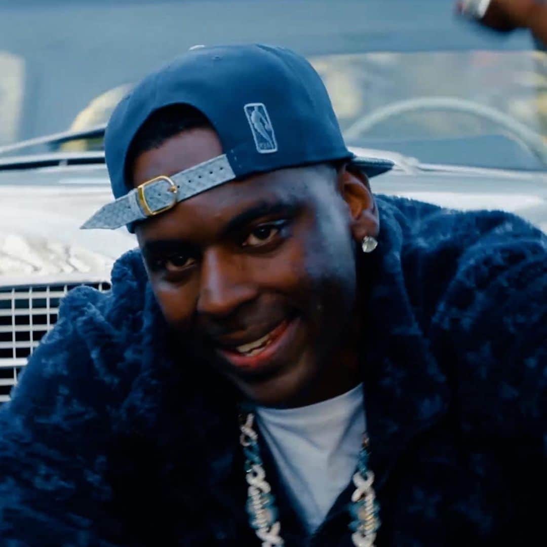 のインスタグラム：「A vintage Mercedes is @YoungDolph’s vehicle of choice. Watch him spin the block in “Large Amounts” 💰 ⠀⠀⠀⠀⠀⠀⠀⠀⠀ ▶️[Link in bio] #YoungDolph #LargeAmounts」