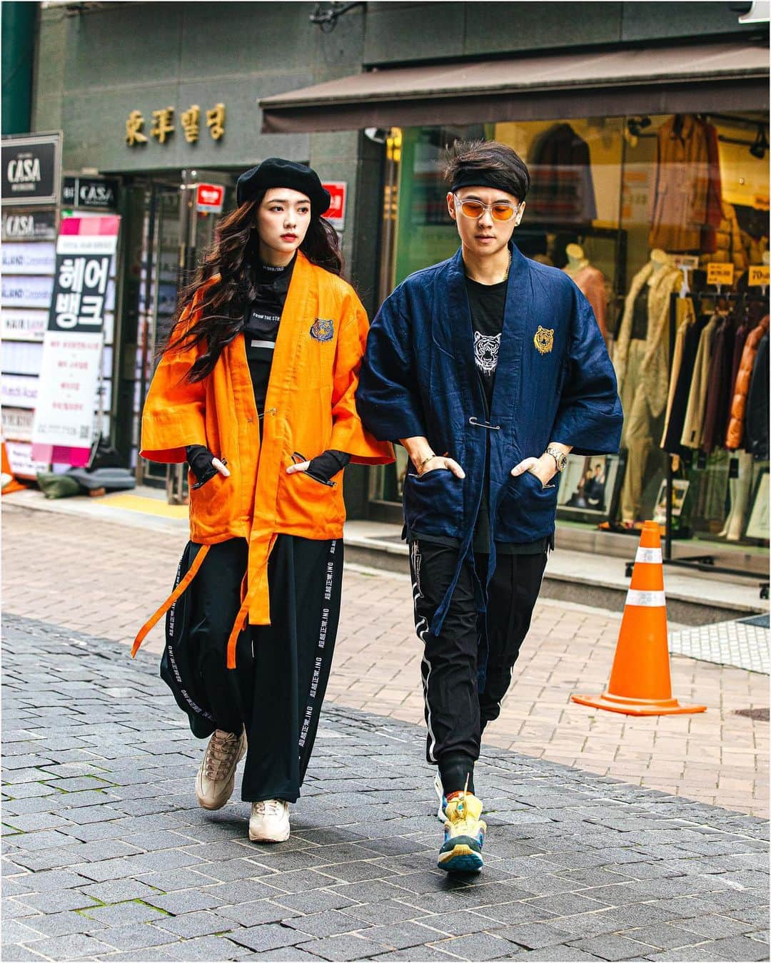 가로수길 , Seoulのインスタグラム：「Street ✨Couple 🔥 @amosananda」
