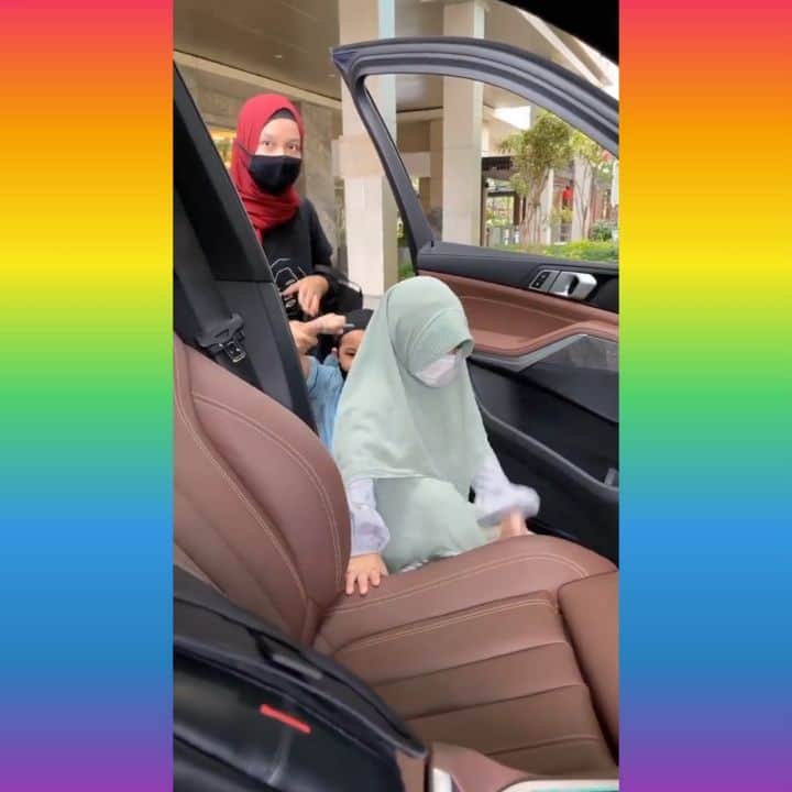 Keluarga A5のインスタグラム：「Rebutan mau duduk didepan 😃 #latepost #queenarsy」