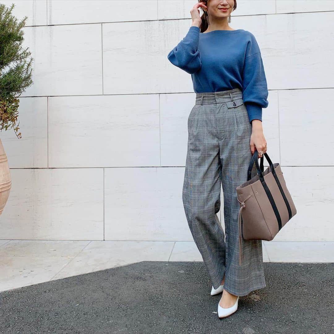 のインスタグラム：「✏︎TODAY'S BLOG ✏︎﻿ ﻿ PR MAYU/H162﻿ ﻿ 本日19:00発売﻿ ﻿ 春まで着れるSTFFおすすめOUTLETセット﻿ ﻿ ブルベMAYUセットをご紹介✨✨✨﻿ ﻿ ﻿ ■ #ボリュームスリーブニット ﻿ ■ #グレンチェックハイウエストパンツ ﻿ ﻿ ¥20800→¥5900﻿  ﻿ ﻿ ✏︎ストーリーズorプロフィール欄から﻿ https://ameblo.jp/edist-closet/entry-12651792116.html ﻿ ﻿ ﻿ #mayuコーデ﻿ #edistcloset﻿ #エディストクローゼット﻿ ____________________________________﻿ ﻿ 1/13〜2/7 初月半額‼️＋テレワークトップスプレゼント‼️﻿ ﻿ 👗 https://closet.edist.jp/edist-plus-one/14962 ﻿ __________________________________﻿ はじめてのお買い物で使える﻿ ¥1000オフクーポン﻿ 【STORE1】﻿ ※5000円以上のお買い物でご使用いただけます。﻿ ﻿ 🛒WEB STORE🛒﻿ https://closet.edist.jp/store ﻿ ﻿ ____________________________________﻿ ﻿ #大人カジュアルスタイル#sale #アウトレット　#outlet #アラフォーママコーデ　#アラフォーライフ  #お得情報  #お買得　#アラフォーファッション　#高見えファッション　#スタイルアップ」