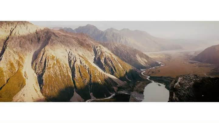 マイケル・ドーソンのインスタグラム：「Views from the mountains. Shot this time-lapse right as the sun set on 2020 - Crazy year but an epic place to see it out. 👐」