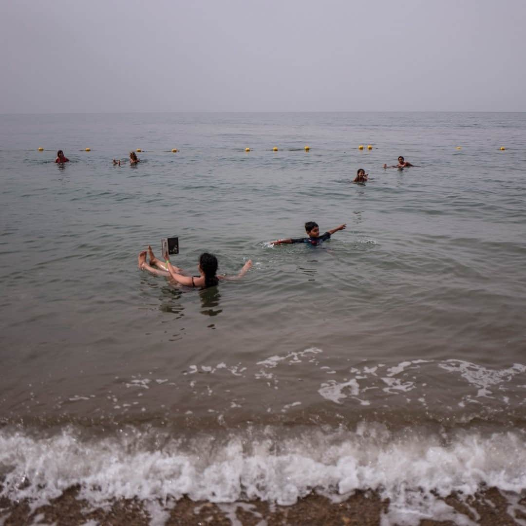 National Geographic Travelさんのインスタグラム写真 - (National Geographic TravelInstagram)「Photo by Muhammed Muheisen @mmuheisen / People enjoy floating in the Dead Sea in Jordan. For more photos and videos from different parts of the world, follow me @mmuheisen and @mmuheisenpublic. #muhammedmuheisen #Jordan #الاردن #Deadsea」1月22日 12時35分 - natgeotravel