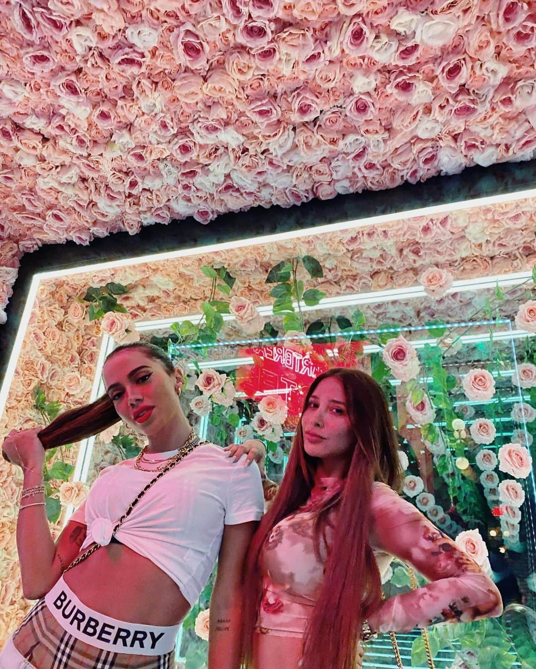 euanittaさんのインスタグラム写真 - (euanittaInstagram)「Dinner with my homie @cris_chil」1月22日 12時47分 - anitta