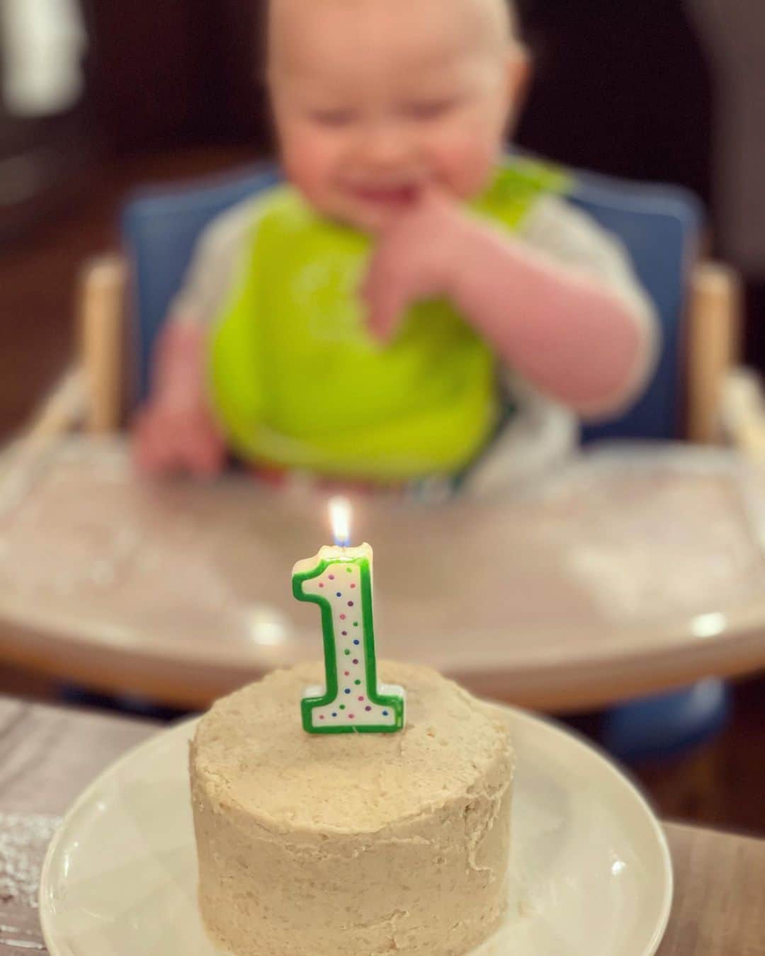 ブリアンヌ・タイゼン＝イートンのインスタグラム：「One 👏🏼 Year 👏🏼 Old 👏🏼  Happy 1st Birthday to our little “spacenaut”. We are so thankful for everything he has taught us, and all of the joy and laughter he has brought to our life during this tough year. Cannot wait to see what 2021 brings.  And to an equally important guy in my life, Happy 33rd Birthday to Ashton! I’m sorry your birthday will forever be overshadowed, but I will try my best to make it special for both of you. (Yes, he and Ander share a birthday)」