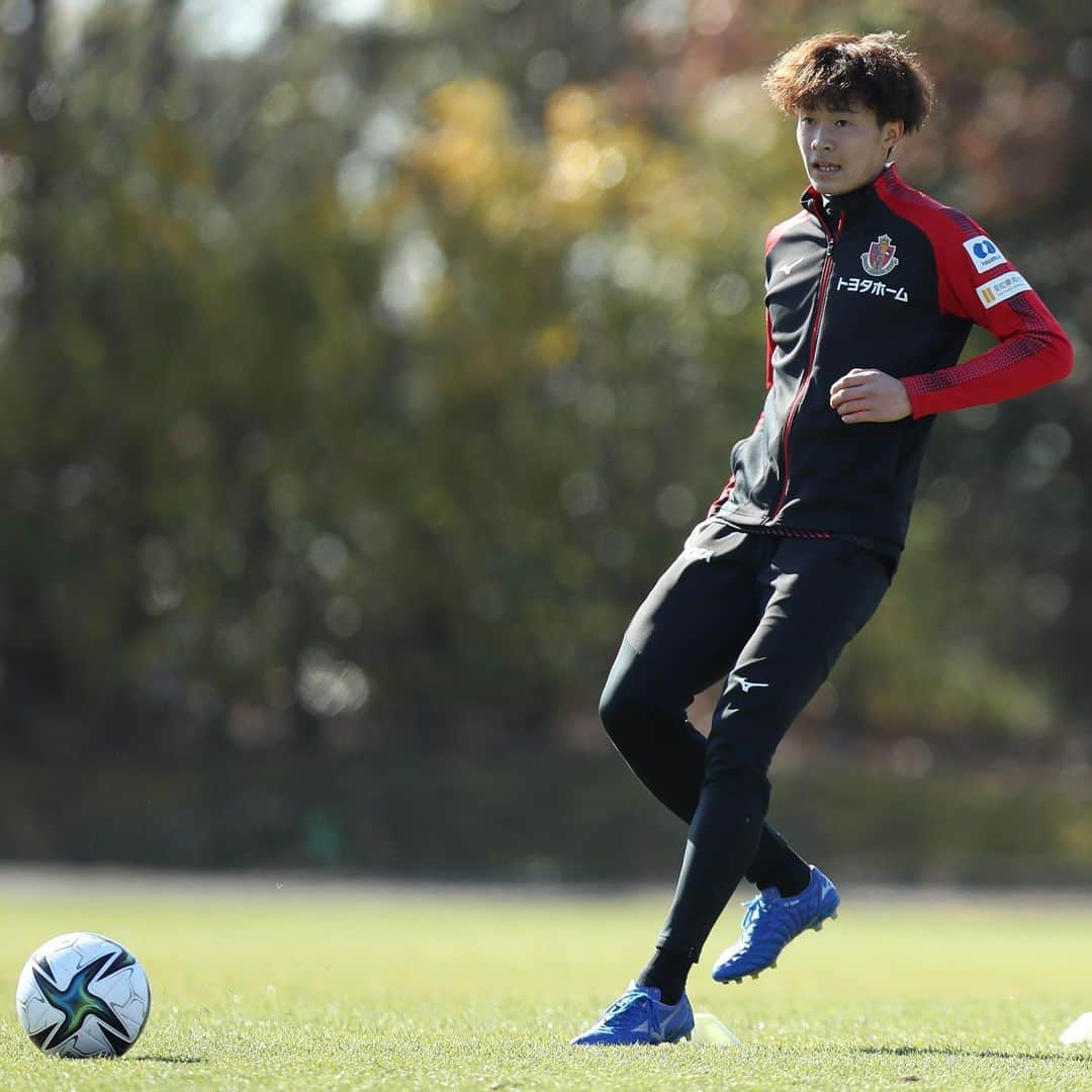 名古屋グランパスさんのインスタグラム写真 - (名古屋グランパスInstagram)「トレーニング🏃‍♂️💨　⚽️ 🏃‍♂️😁  #武田洋平 #三井大輝 #渋谷飛翔 #吉田晃 #石田凌太郎 #藤井陽也 #前田直輝 #吉田豊 #中谷進之介  #grampus #名古屋グランパス」1月22日 12時59分 - nagoyagrampus