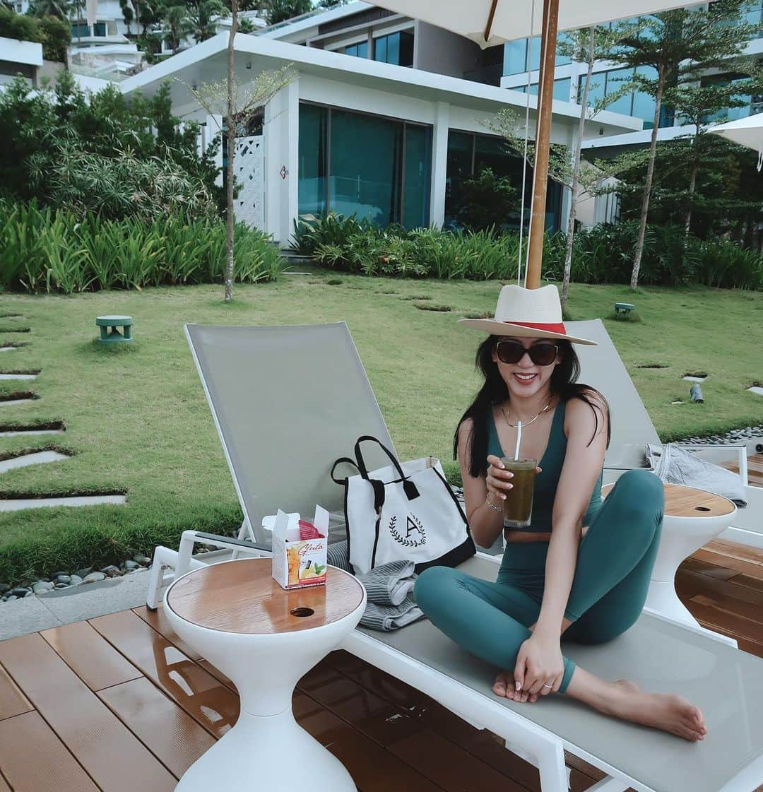 Alex Gonzagaさんのインスタグラム写真 - (Alex GonzagaInstagram)「Even on vacation i still bring and drink my @glutalipo.official iced tea para lahat ng kakainin mo alam mo maiiwan mo na din doon at di mo na para madala sa inyo 🤪😬」1月22日 13時14分 - cathygonzaga