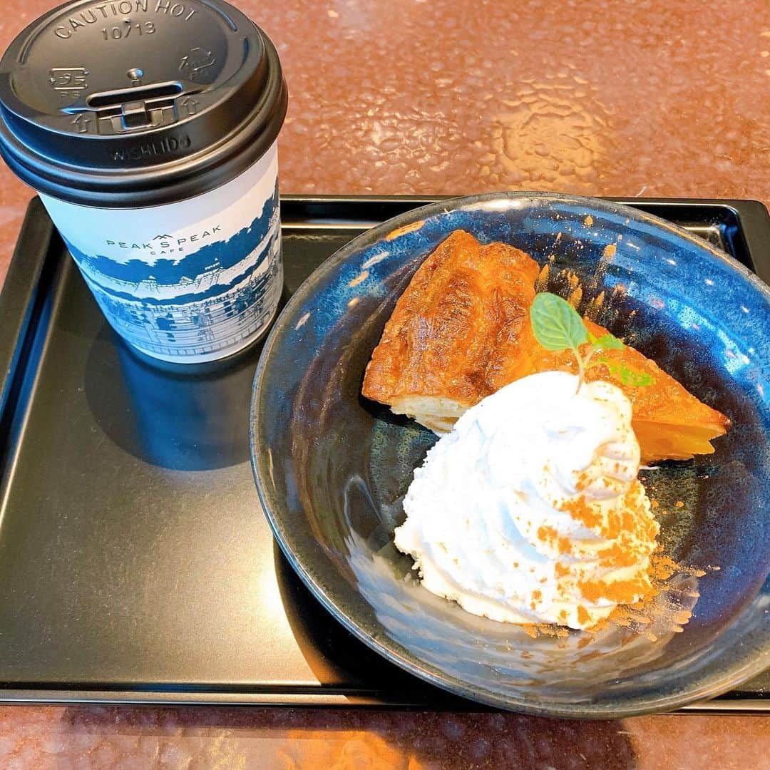 松浦有希さんのインスタグラム写真 - (松浦有希Instagram)「いつもタイミングが合わなくて 今日は食べれてよかった（＾◇＾） コーヒーとの組み合わせが幸せ！ ひとやすみのたびに ハンドクリームが 欠かせないですね。 #アップルパイ🍎 #peakspeakcafe #ユースキンミッフィー」1月22日 13時30分 - 12bambi12_yuki_matsuura