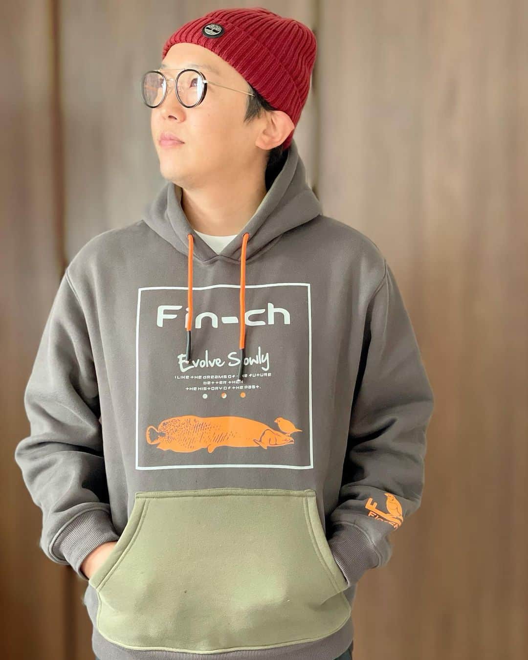 金子貴俊のインスタグラム：「fin_chのnewパーカー🥰 とっても気持ちいい生地に可愛いカラーリング。最高です！ #fin_ch」